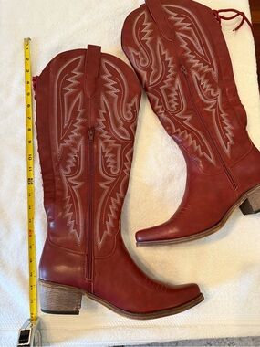 Redtop Western Boots with Embroidered Shaft Redtop women’s size 9.5 NWT New